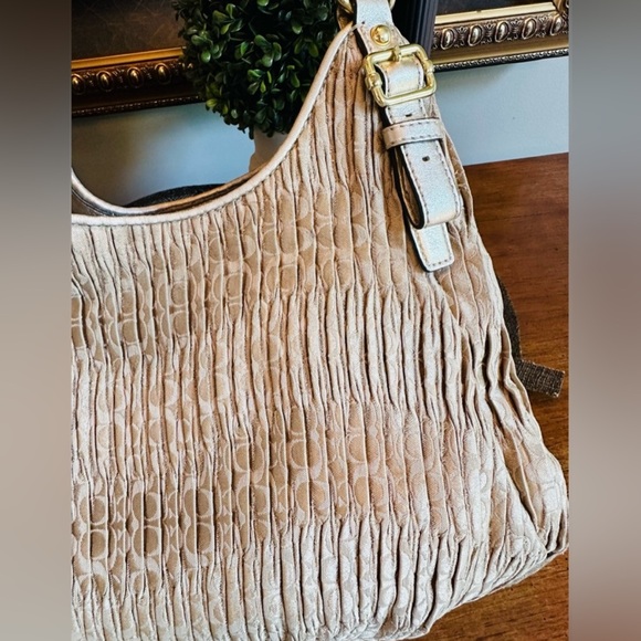 Beautiful Madison Coach bag ❤️ - Picture 3 of 8